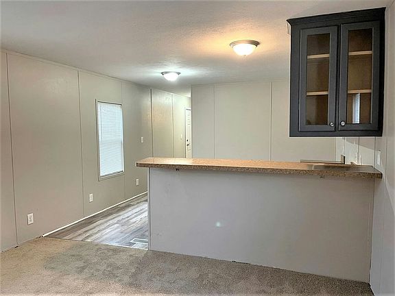 3rd image of 555 Linda Ln