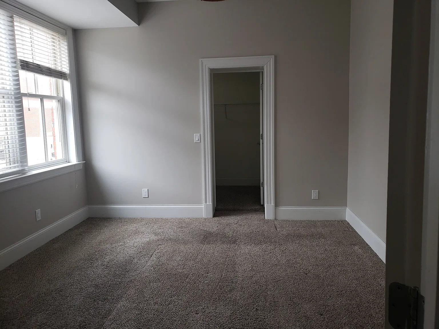 2 bed, 900 sqft, $1,300 — Photo 2