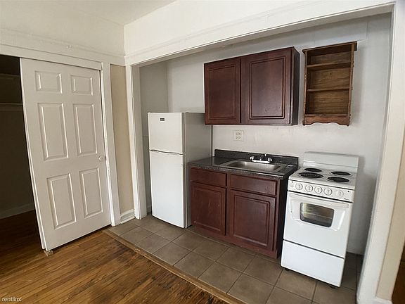 2nd image of 7455 N Greenview Ave APT 417