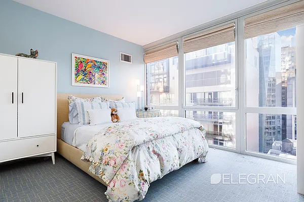 Sold by (Legacy) Elegran | media 4