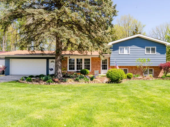 4067 Evergreen Ln, Benton Harbor, MI 49022