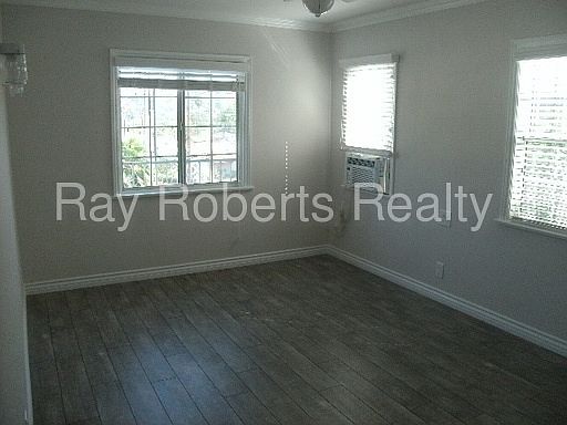 2nd image of 4609 1/2 Marmion Way