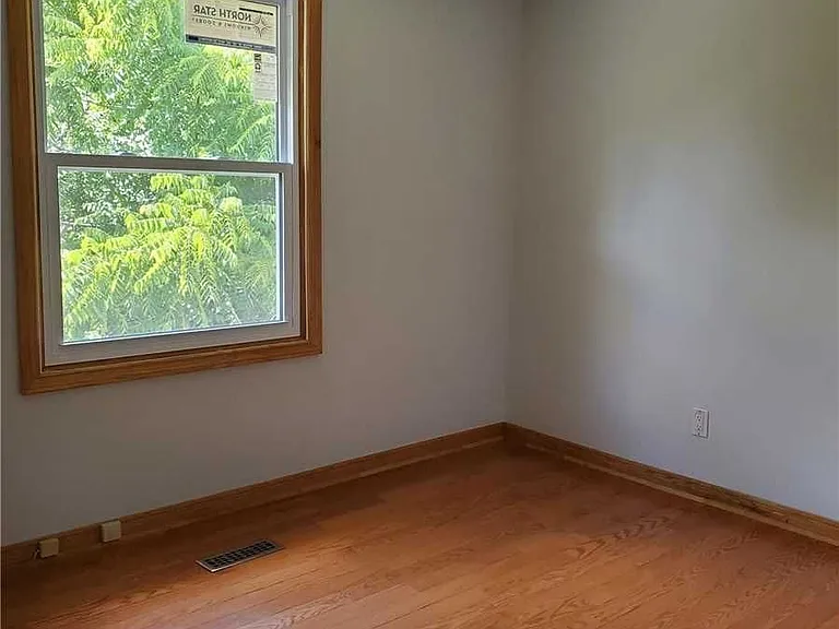598 Middlewoods Dr — Photo 10