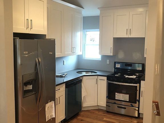 5th image of 14039 Latham Ln