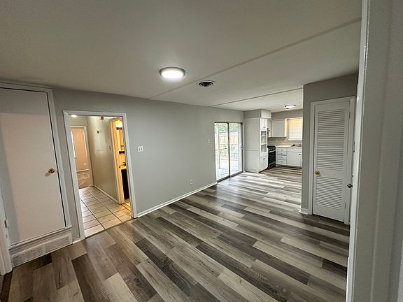 3rd image of 305 Dogwood Dr