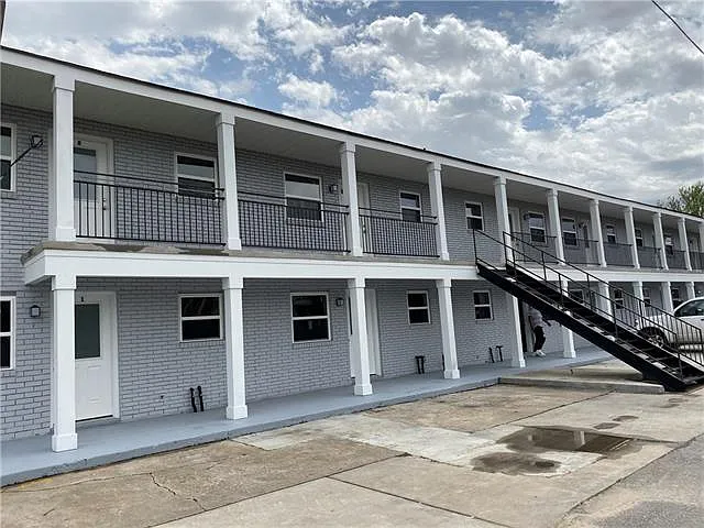 2 bed, 1.0 bath, 720 sqft, $999 — Photo 2