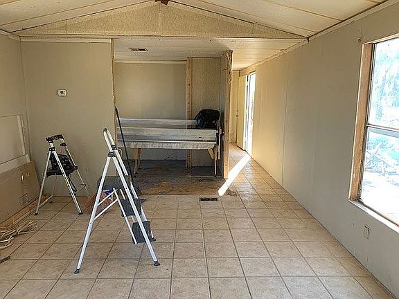 4th image of 45373 W Hathaway Ave