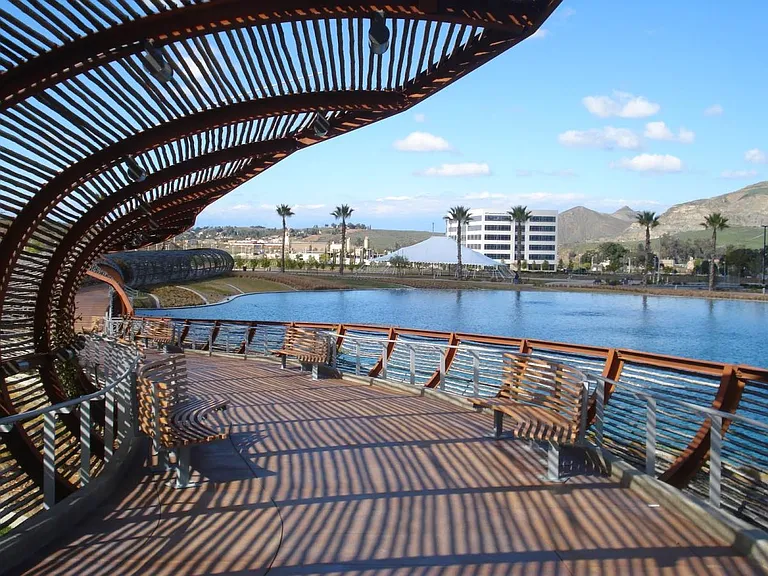 Lake/Shops/Theaters/Dining @ Promenade Dos Lagos - less than 2 miles away