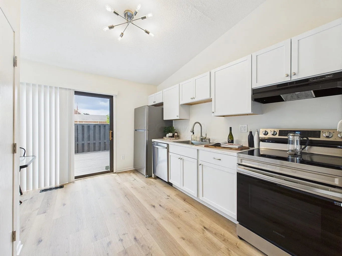 2 bed, 768 sqft, $1,650 — Photo 4