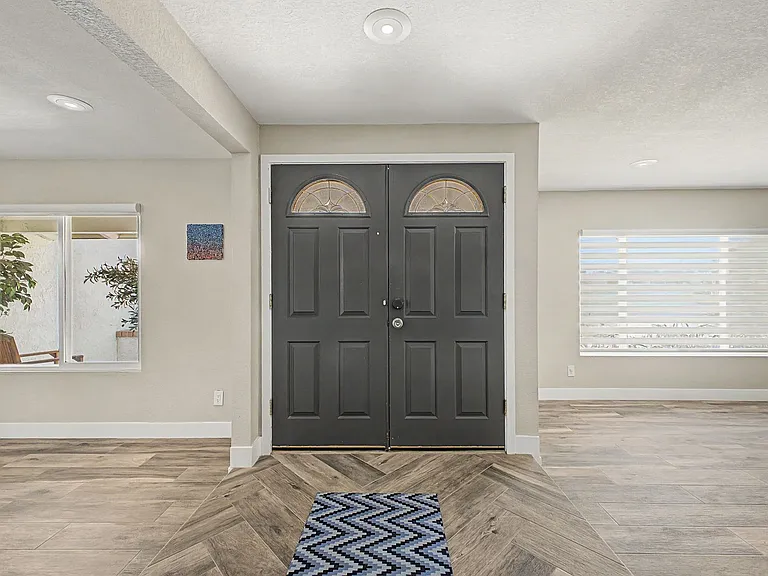 5017 E Acoma Dr — Photo 8
