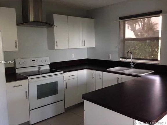 2nd image of 502 SE 21st Dr