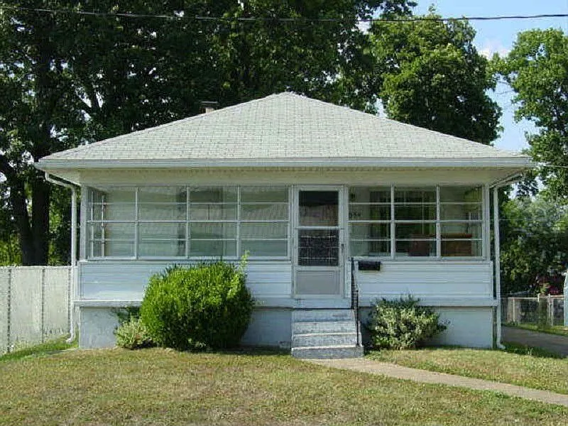 1554 Maxwell Ave photo 1