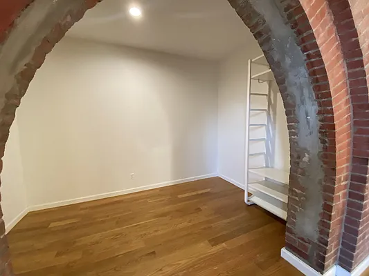 Rented by MySpaceNYC | media 45