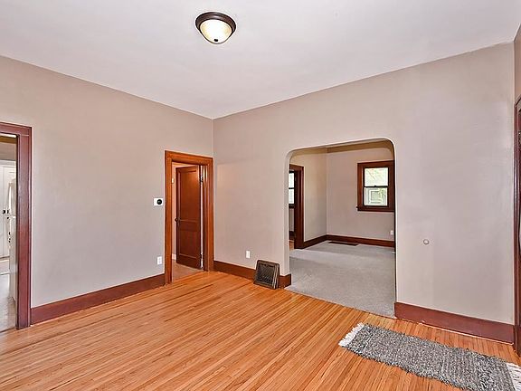 4th image of 421 S Oak Ave