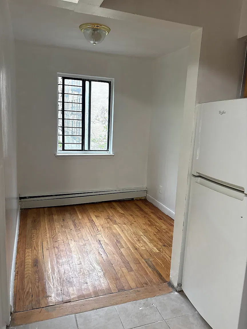 86 Nagle Avenue — Photo 1