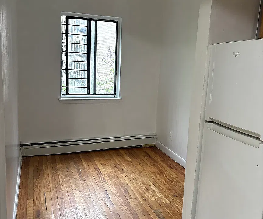 86 Nagle Ave #2R