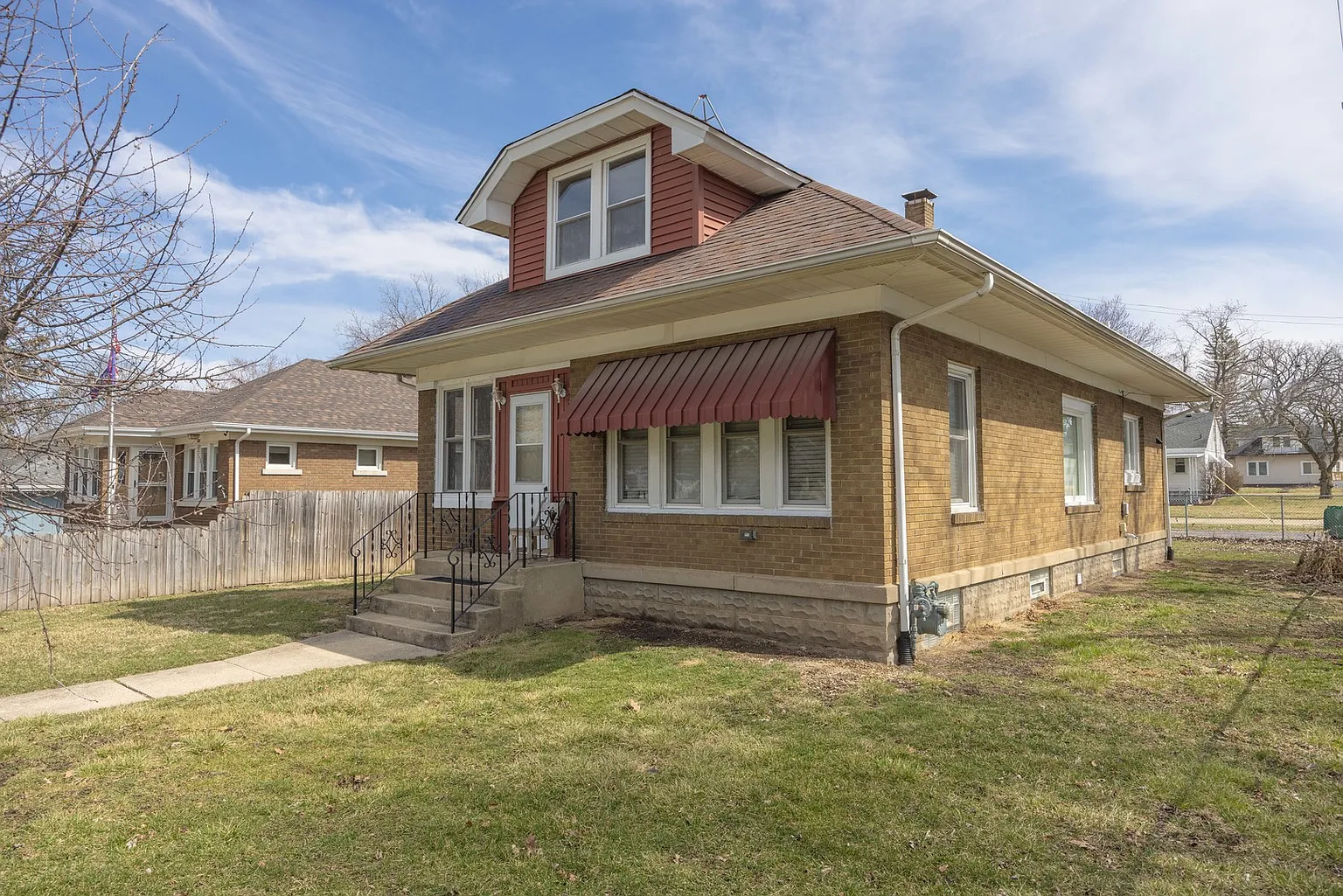 210 White Ave photo 1