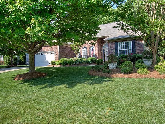 3rd image of 23 Holly Springs Ln