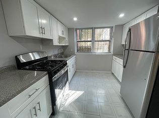302 Hewes St #1F, Brooklyn, NY 11211
