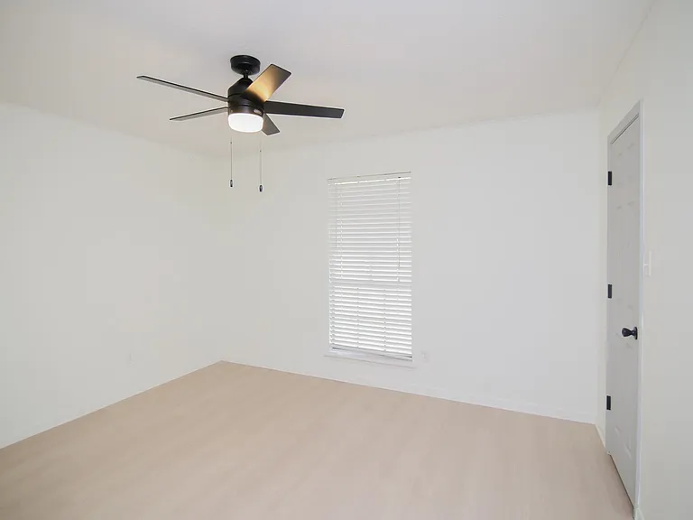 413 Woodway Ln — Photo 23