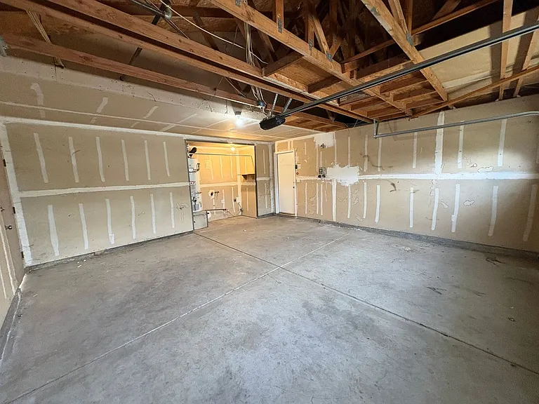 723 N Simon St — Photo 30