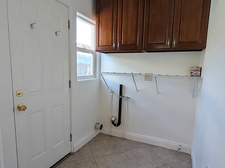 6206 Cahuenga Blvd — Photo 4