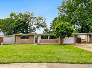 1515 Bay Meadows Dr, Florissant, MO 63033