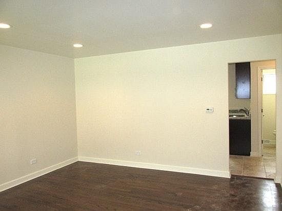 2nd image of 150 E Northwest Hwy APT H