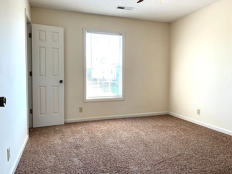 811 Flyer Ct — Photo 12