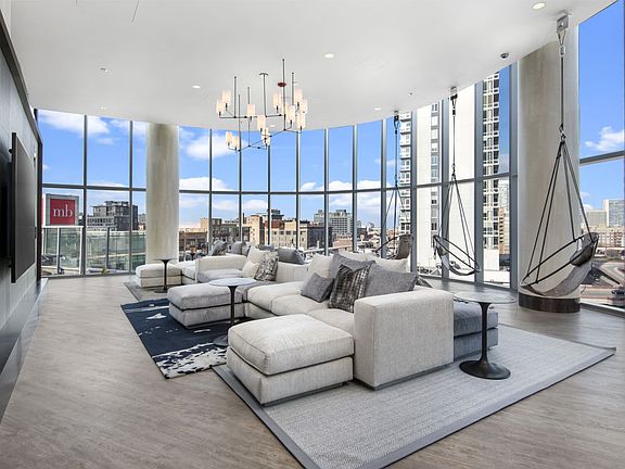 4th image of 727 W Madison St APT 3802