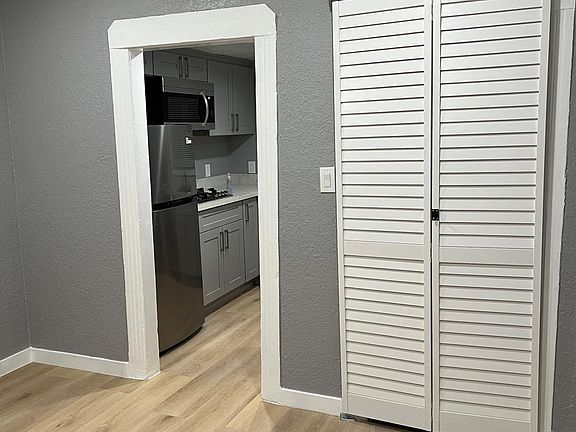 5th image of 919 60th St APT 2