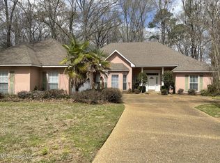400 Devonport Cir, Raymond, MS 39154