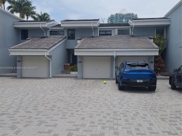 255 Poinciana Dr #605