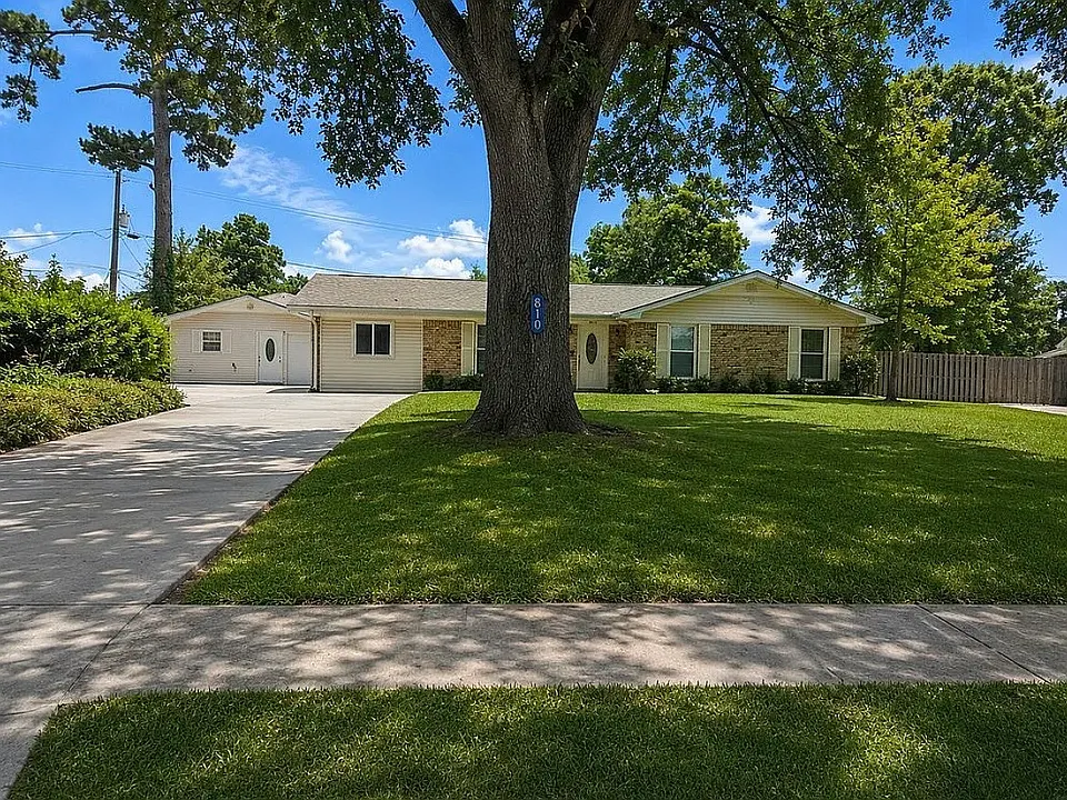 810 Rothmer Dr
