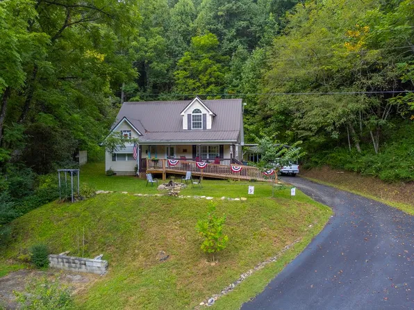 685 Peeks Creek Rd, Franklin, NC 28734