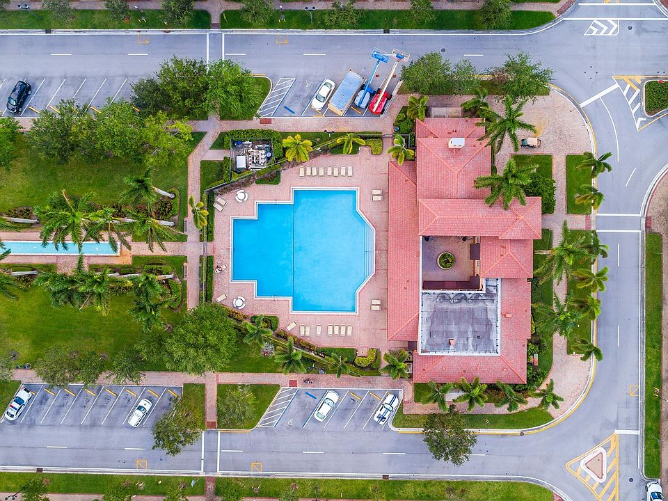 Community pool