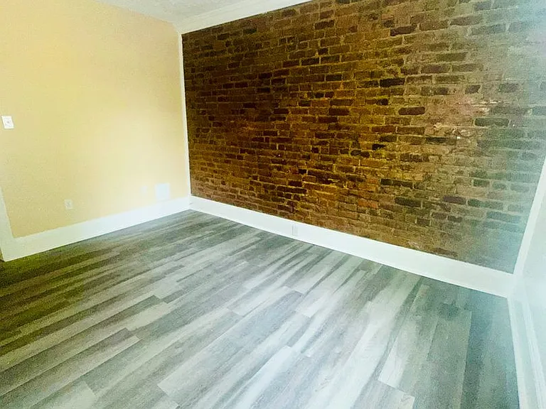 6 N. Dooley Ave. — Photo 19