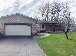 5390 Elm Dr, Lewiston, NY 14092