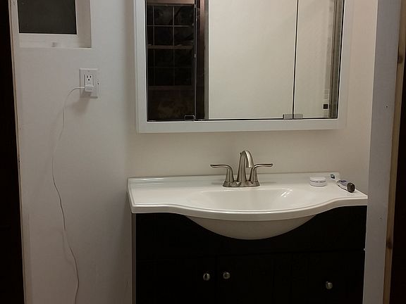 3rd image of 902 Sunset Dr