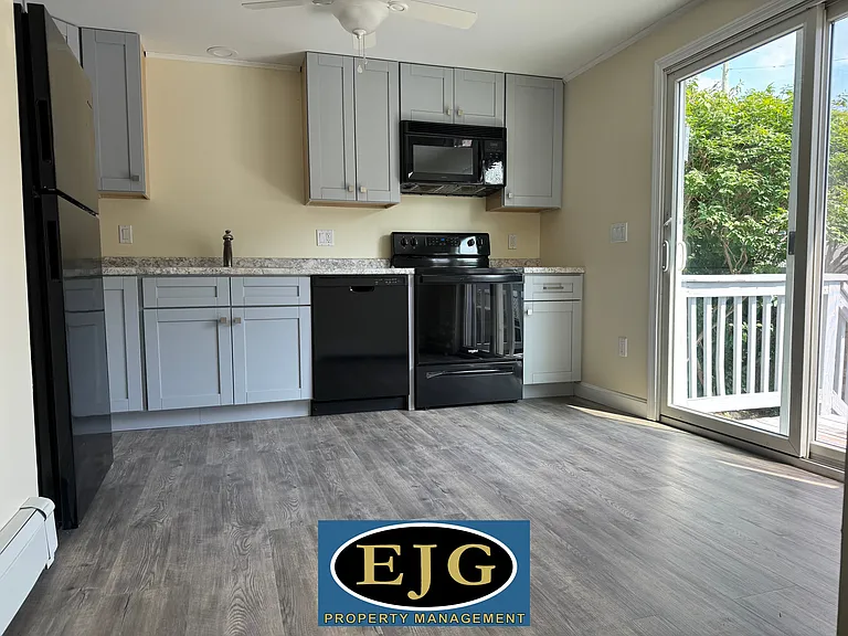 158 Beech St #A — Photo 8