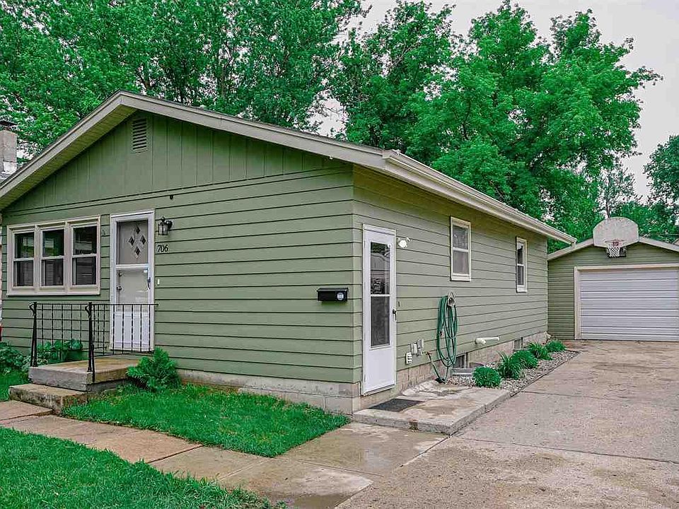1st image of 706 Pacquette Ave