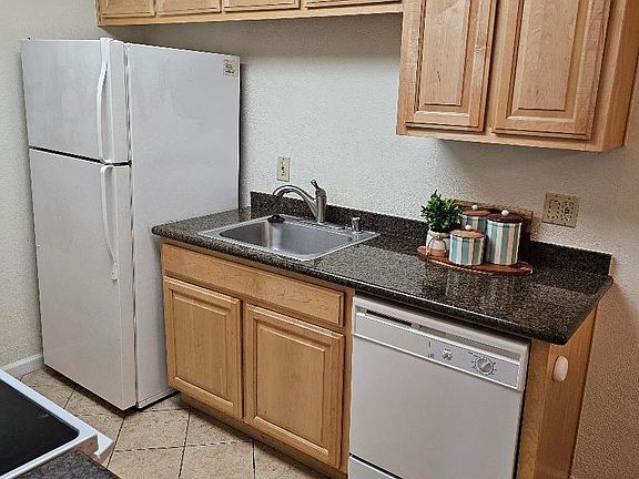 4th image of 1505 Kirker Pass Rd APT 102
