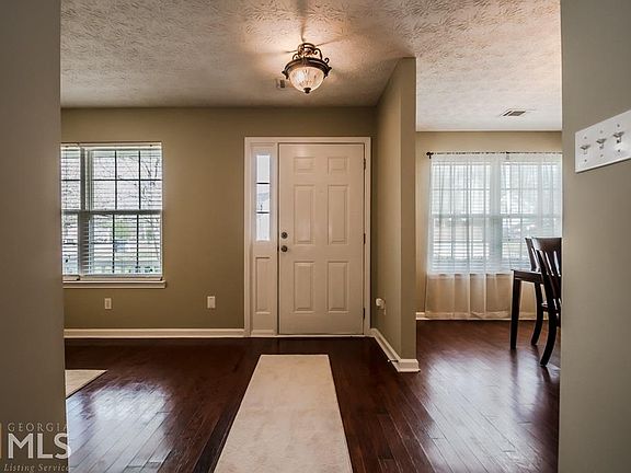 4th image of 907 Creekmore Ln