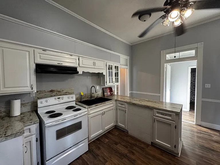 802 Main St — Photo 12