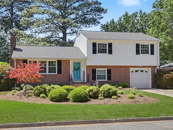 97 Glade Rd, Newport News, VA 23606
