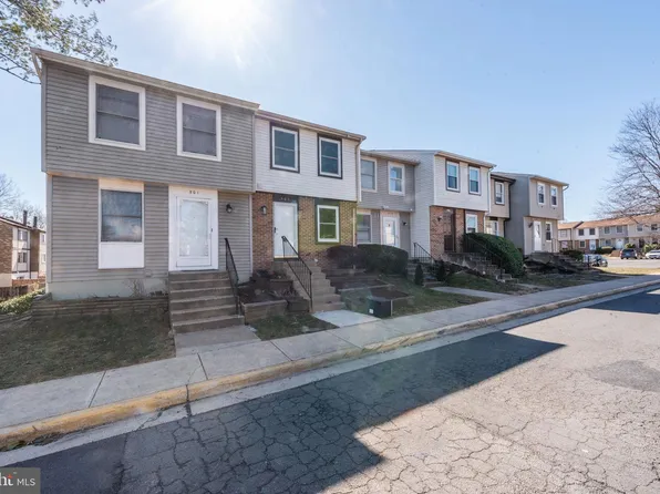 303 Brethour Ct, Sterling, VA 20164