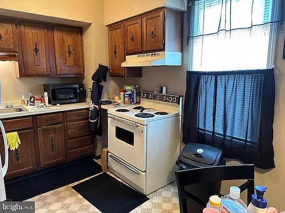 5th image of 2744 Booser Ave