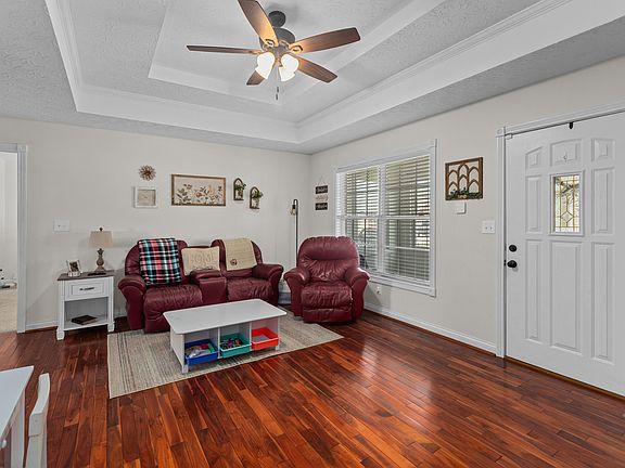 3rd image of 220 Briar Patch Ln