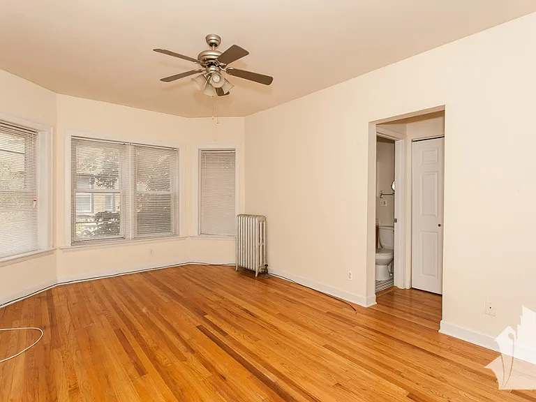 3930 N Pine Grove Ave #2W — Photo 4
