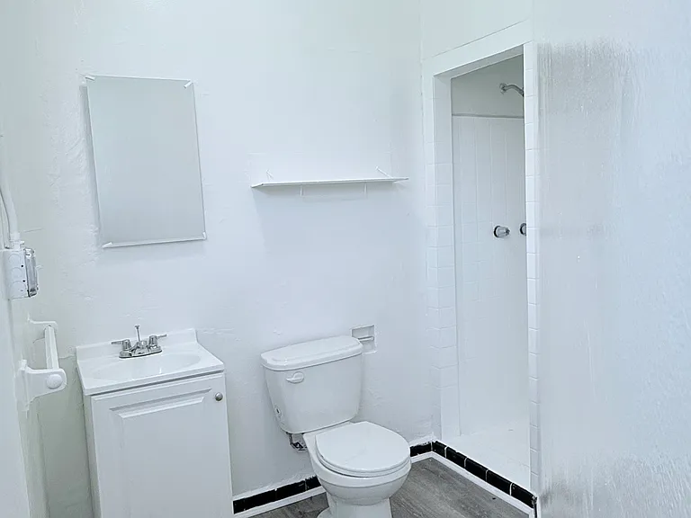 5870 Franklin ave — Photo 7